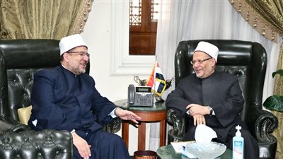 وزير الأوقاف يزور مفتي الجمهورية لتهنئته بالتجديد ويشيد بمجهودات الدار