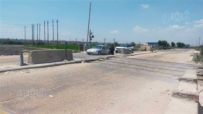 شاهد.. لحظة اقتحام سيارة نقل ثقيل مزلقان السعدية بالشرقية ودهس عامل 