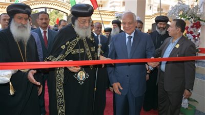 البابا تواضروس ومحافظ الجيزة يفتتحان مدرسة سان جوزيف بحدائق الأهرام | صور