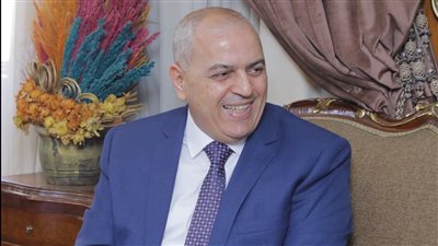 سمسار يتخلص من حياته في رأس البر بدمياط