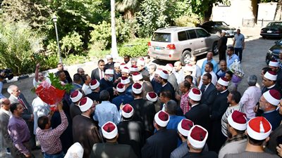 بالورد والزغاريد.. لحظة استقبال وزير الأوقاف بعد تجديد الثقة