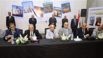 بحضور نقيب المهندسين.. احتفالية كبرى لخريجي شعبة التعدين والبترول بجامعة السويس 