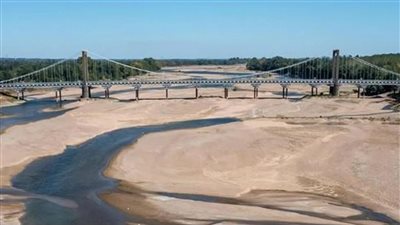 أزمة التغير المناخي.. نهر بلا مياه في فرنسا|صور