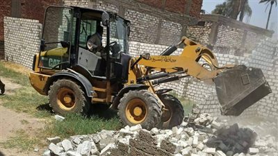 تنفيذ إزالات فورية لـ 4 حالات تعد على أراض زراعية بأسيوط 