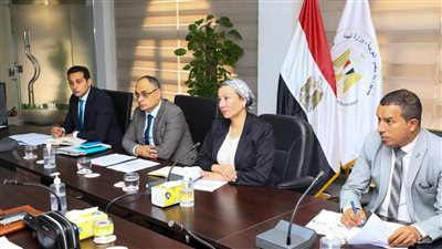 ياسمين فؤاد ومحافظ الفيوم يترأسان لجنة مشروعات إعادة التوازن البيئي لبحيرة قارون 