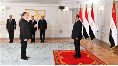 13 وزيرا يؤدون اليمين الدستورية أمام الرئيس السيسي | صور