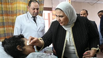 وزيرة التضامن تزور مصابي حريق كنيسة إمبابة.. وصرف 100 ألف جنيه لأسر الضحايا  