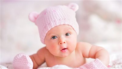 تفسير حلم إنجاب بنت في المنام وعلاقته بتجاوز الصعوبات والإحساس بالأمان 