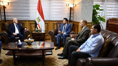 وزير الرياضة يجتمع مع رئيس الاتحاد العربي للمصارعة