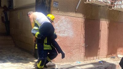 لحظة إنقاذ مسؤولي الحماية المدنية مصابي حريق إمبابة | صور 