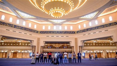 ممثلو الكيانات المصرية بالخارج يختتمون جولتهم في العاصمة الإدارية بزيارة مسجد الفتاح العليم