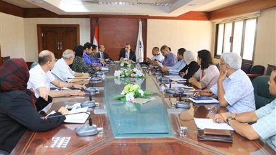 محافظ سوهاج يؤكد أهمية دور اللجنة العليا لتراخيص البناء وحوكمة العمران 