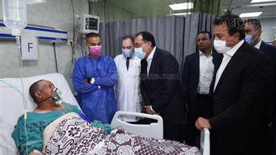 رئيس الوزراء يزور مصابي كنيسة أبي سيفين في مستشفى العجوزة | صور 