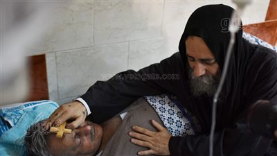 من داخل مستشفى إمبابة.. 13 صورة ترصد تقديم الرعاية الطبية لمصابي حادث كنيسة أبو سيفين