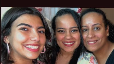 نجمة ذا فويس كيدز تنعي 6 من عائلتها ضمن ضحايا حريق كنيسة أبو سيفين|صور 