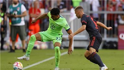 عمر مرموش يخرج مصابا من مباراة بايرن ميونخ وفولفسبورج