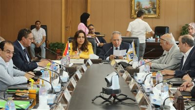 محافظ دمياط تبحث مستجدات الحصر العمرانى بمركز فارسكور