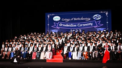 جامعة مصر للعلوم والتكنولوجيا تنظم حفلا ضخما لتخريج دفعة جديدة من كلية 