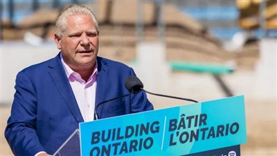 ابتلعها على الهواء.. نحلة تضع سياسي كندي في موقف محرج |فيديو