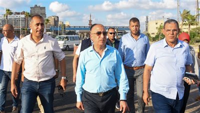 محافظ الإسكندرية يتفقد مشروع تطوير ميدان مثلث الشركات