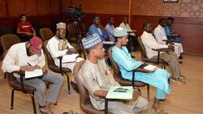 الهدهد للطلاب الوافدين: التكفير يمزق المجتمع المسلم ويغذي الفرقة والشحناء 