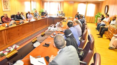 محافظ أسيوط يكلف بإنشاء حدائق وتفعيل إجراءات ترشيد استهلاك الكهرباء