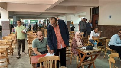 رئيسا جامعة سوهاج ومياه الشرب يتفقدان الاختبارات التحريرية للمتقدمين لمسابقات التوظيف