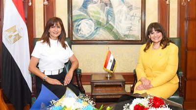 مراسم تسليم وتسلم.. نبيلة مكرم تستقبل وزيرة الهجرة الجديدة