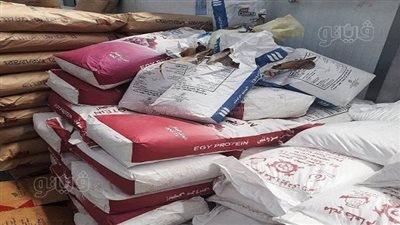 يستخدم في تصنيعه خامات مجهولة.. تفاصيل ضبط طن لبن بودرة داخل مصنع بالشرقية|صور