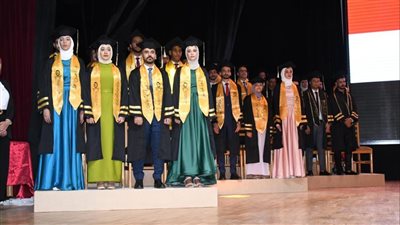 رئيس جامعة قناة السويس يشهد حفل تخرج الدفعة الأولى للكلية المصرية الصينية |صور