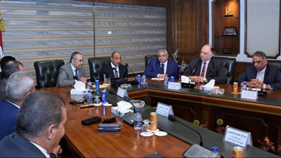 في أول اجتماع لوزير الطيران: الاهتمام بالعنصر البشري على رأس الأولويات 