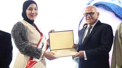 محافظ بورسعيد يكرم أوائل الثانوية العامة والأزهرية والفنية | صور 