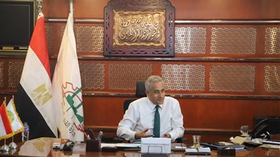 وزير القوى العاملة يلتقي أعضاء اللجنة النقابية للعاملين بديوان عام الوزارة