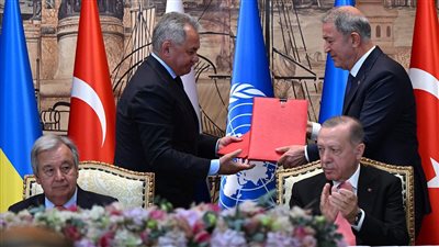 سر اتفاق إسطنبول.. كواليس موافقة روسيا وأوكرانيا على استثناء الحبوب من معركة تكسير العظام