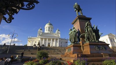 فنلندا تخفض عدد التأشيرات للسائحين الروس