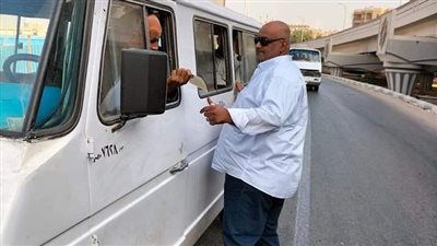 ضبط 27 سيارة سرفيس غير ملتزمة بالأجرة المحددة وخطوط السير بالهرم