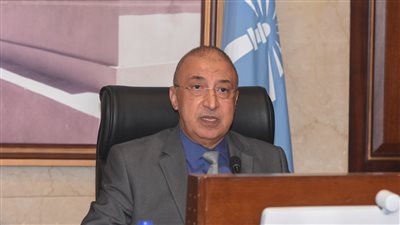 محافظ الإسكندرية يجتمع مع الجهات المعنية لوضع حلول للتكدس المروري