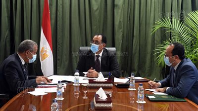 رئيس الوزراء يُتابع إجراءات التوسع في إنشاء صوامع تخزين الغلال والحبوب