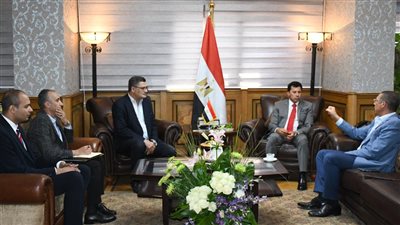 وزير الرياضة يجتمع مع رئيس اتحاد الطائرة للاطلاع على استعدادات البطولات المقبلة