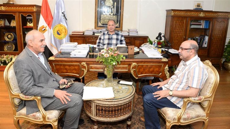 اجتماع محافظ أسيوط