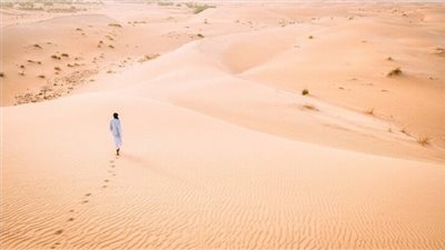 تفسير حلم المشي في الصحراء وعلاقته بخسارة مالية كبيرة