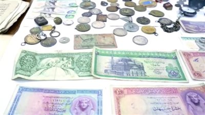 ضبط كمية كبيرة من القطع والمخطوطات القديمة والأثرية | صور 