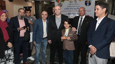 محافظ بني سويف يكرم أوائل الثانوية العامة والدبلومات الفنية والشهادة الإعدادية 