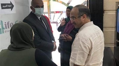 رئيس حي الدقي يستمع لشكاوي ومقترحات المواطنين بالمركز التكنولوجي | صور