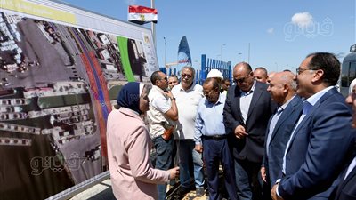 رئيس الوزراء يتفقد عددا من المشروعات الجاري تنفيذها بميناء الإسكندرية