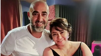 شيرين عبد الوهاب رفقة مدير أعمالها: أجدع راجل في مصر