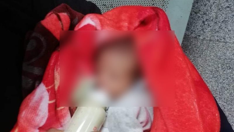طفلة 
