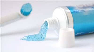 هل يفيد الخل ومعجون الأسنان فى علاج الحرائق.. طبيب يجيب | فيديو