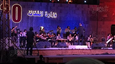 بموسيقى عمر خيرت.. أوركسترا الأنامل الصغيرة يأسر قلوب جماهير محكي القلعة | فيديو 
