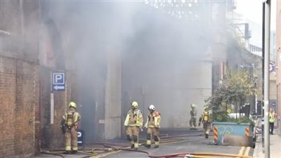 حريق ضخم يعطل حركة القطارات في لندن